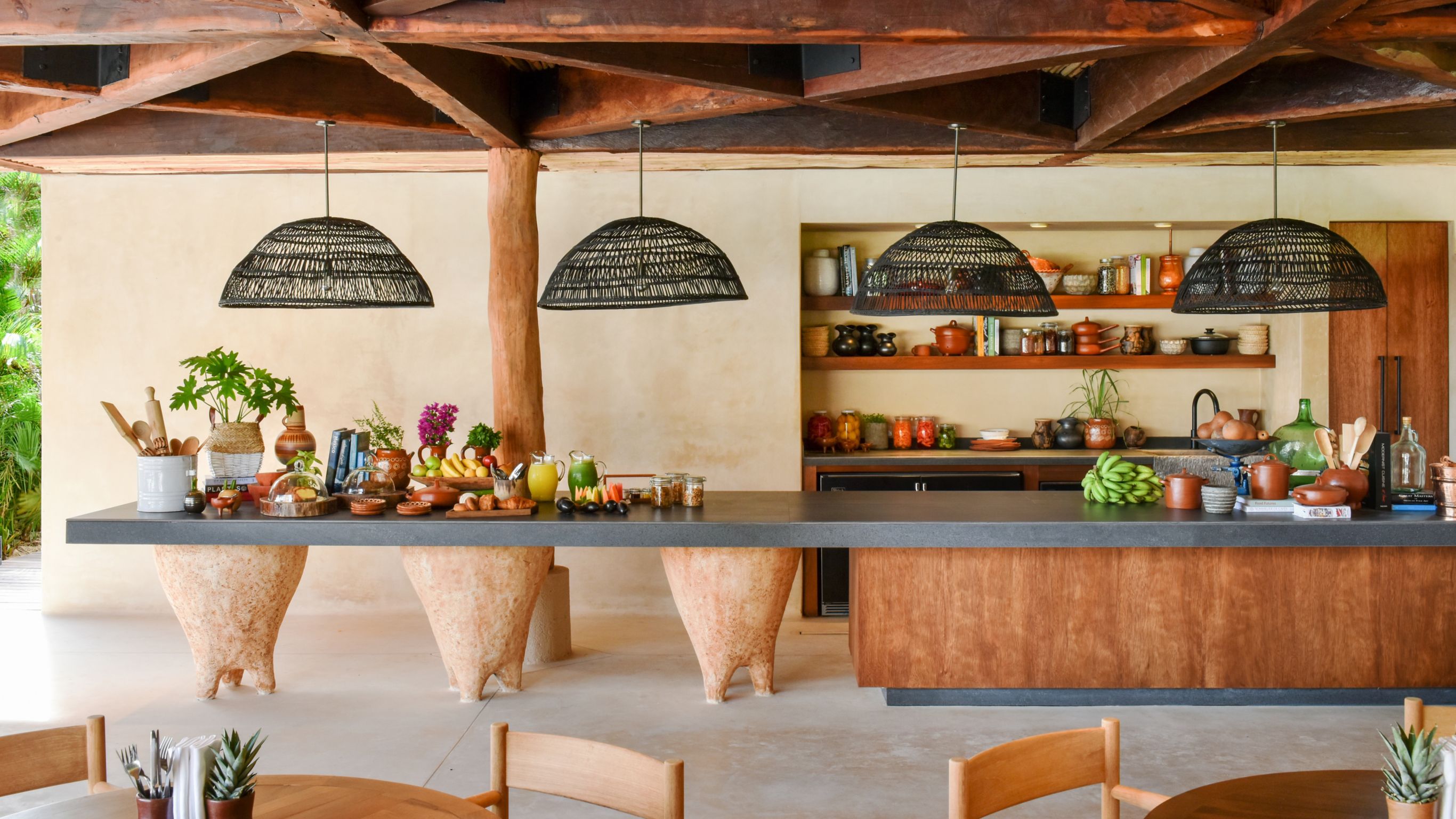 LA CANTINA AT AQUÍ ME QUEDO